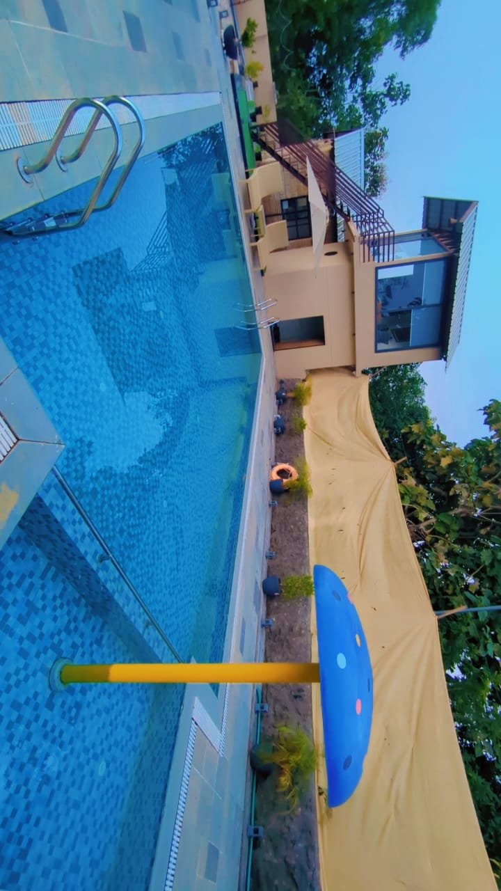 Swimming pool